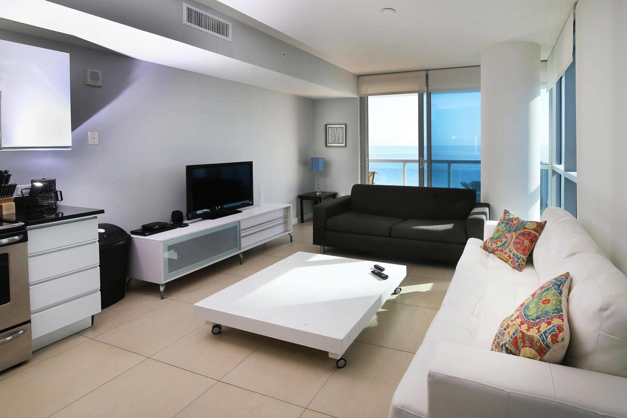 Pelican Stay Furnished Apartments In Monte Carlo Miami Beach Exterior photo